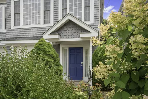 49 Thorpe St, Fairfield, CT 06824