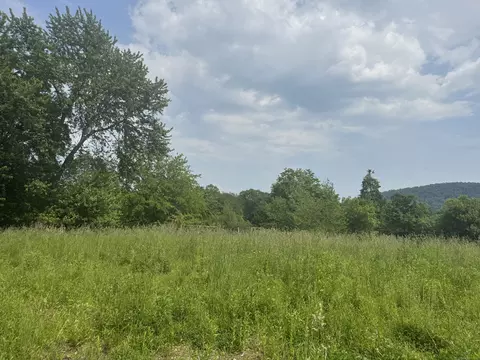 174 Old Road Dr, Middletown, CT 06457