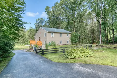1 Woodridge Dr, Barkhamsted, CT 06063