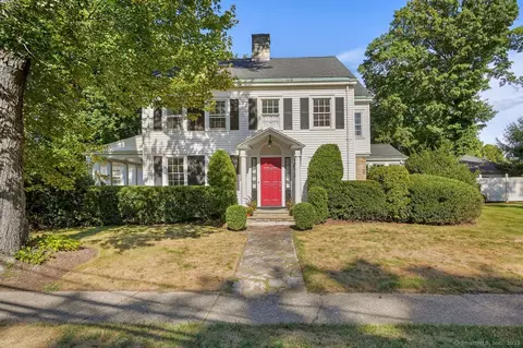2078 Huntington Tpke, Trumbull, CT 06611