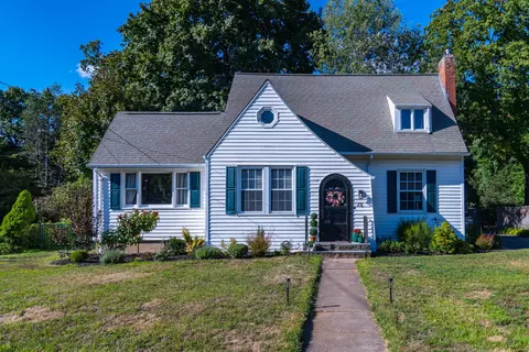 15 Laydon Ave, North Haven, CT 06473