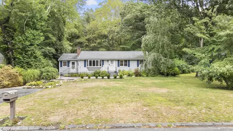 66 Corey Ln, Niantic, CT 06357
