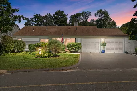 5 Catalpa Ct #5, Avon, CT 06001