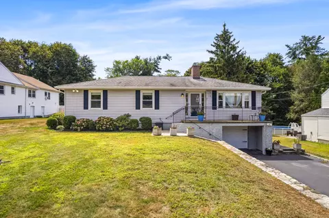 87 Parkway Dr, Trumbull, CT 06611