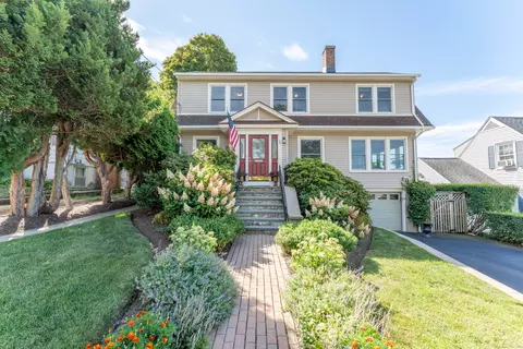 28 Greenway Rd, New London, CT 06320
