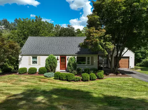 107 Hopewell Rd, Glastonbury, CT 06073