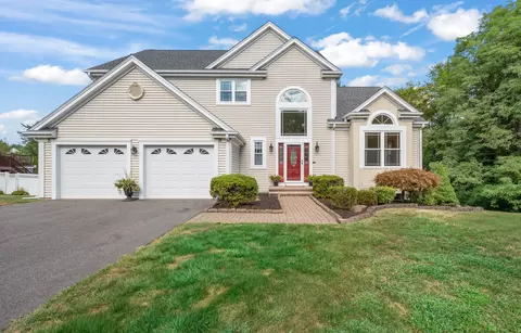 306 Whitewood Dr, Rocky Hill, CT 06067