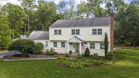 33 Pequot Trl, Westport, CT 06880