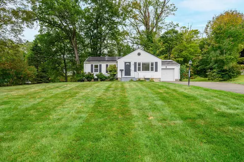 7 Westview Dr, Bethel, CT 06801