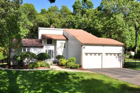 50 Strickland St, Glastonbury, CT 06033
