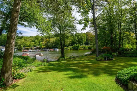 71 Cedar Dr, Danbury, CT 06810