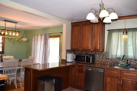 18 Richard Rd, Gales Ferry, CT 06335