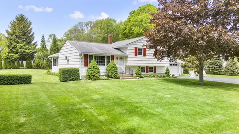 40 Green Acres Dr, Madison, CT 06443