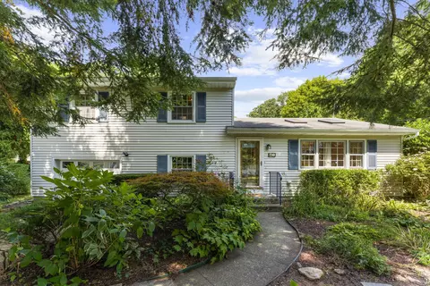3 Milton Rd, Quaker Hill, CT 06375