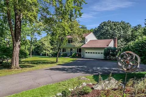 11 Chimney Swift Dr, Sandy Hook, CT 06482