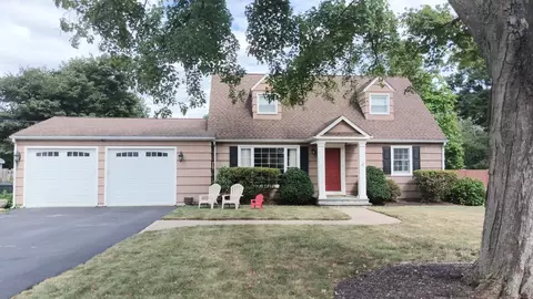 5 Crocus Ln, Norwalk, CT 06851