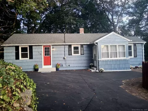 214 W Thames St, Norwich, CT 06360