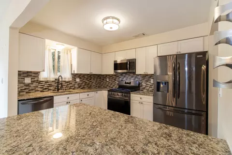 55 Thompson St #6E, East Haven, CT 06513