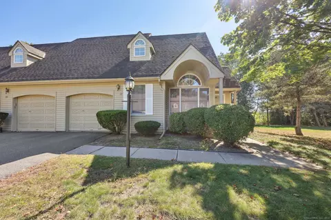 17 Fox Hollow Dr #17, Windsor Locks, CT 06096