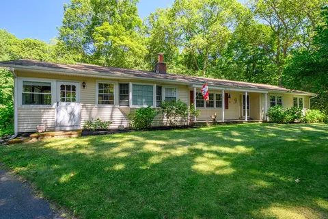 17 Jeremiah Rd, Sandy Hook, CT 06482