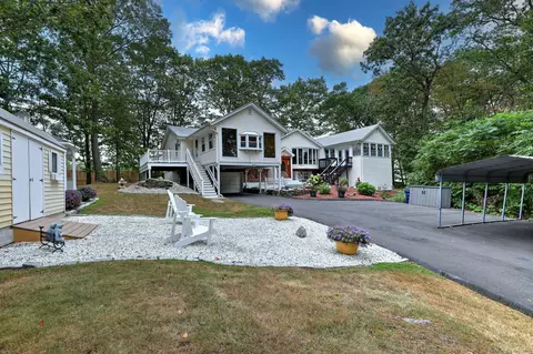 80 Phipps Dr, West Haven, CT 06516