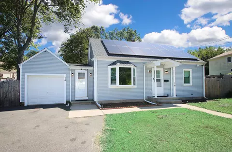 74 Roger Williams Rd, Bridgeport, CT 06610