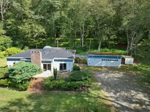 16 Pilfershire Rd, Eastford, CT 06242