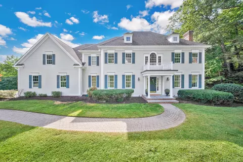 99 Bridgewater Dr, Avon, CT 06001