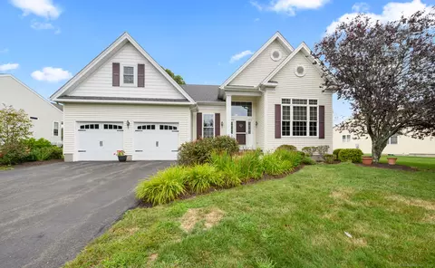 89 Vista Way, Bloomfield, CT 06002