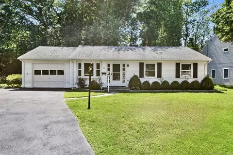 19 Corn Cake Ln, Stamford, CT 06905