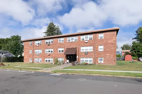 39 Hoffman Ct #B4, Wallingford, CT 06492