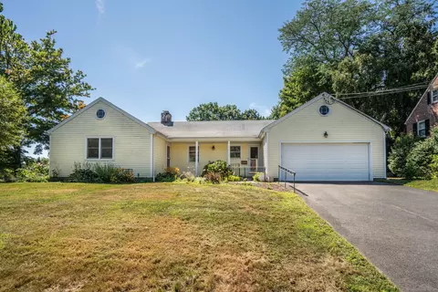 3 Staples Pl, West Hartford, CT 06107