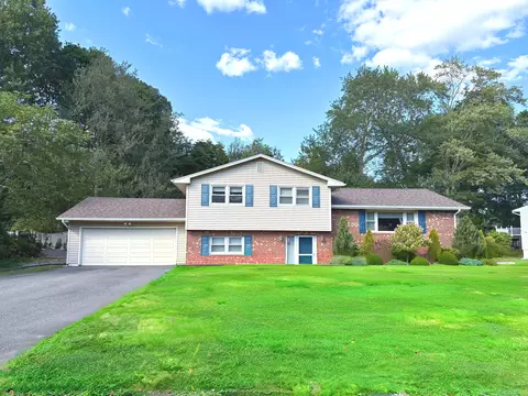 6 Cricket Ct, North Haven, CT 06473