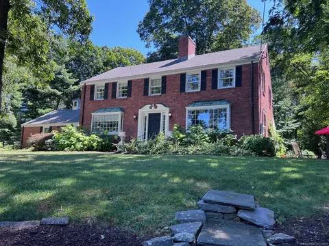 85 Knob Hill Rd, Glastonbury, CT 06033
