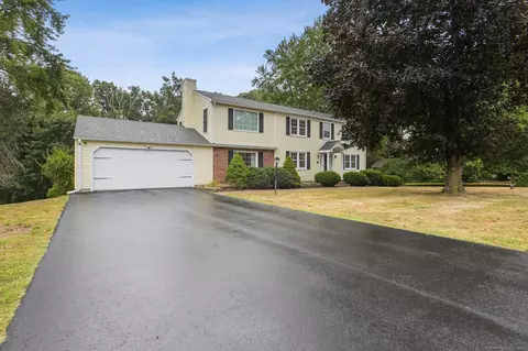 133 Oxbow Ln, Guilford, CT 06437
