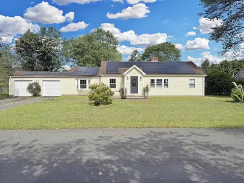 64 Dohm Ave, Guilford, CT 06437