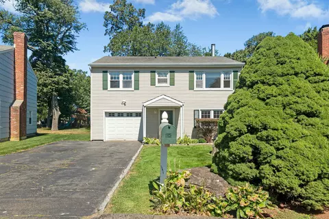 8 Bucciarelli Ln, Norwalk, CT 06850