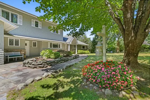 132 Merrimac Dr, Trumbull, CT 06611
