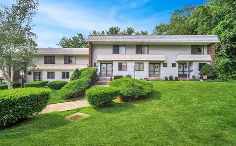 9 Bayberry Ct #9, Cromwell, CT 06416