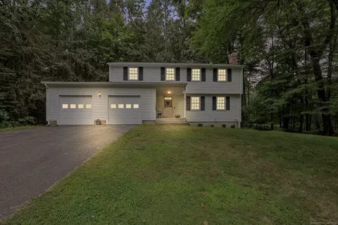15 Butternut Ln, Weatogue, CT 06089