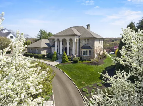 22 Nature Ln, Shelton, CT 06484
