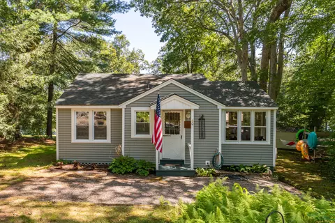60 Ridgewood Rd, Moodus, CT 06469