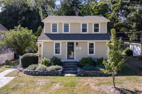 9 Grove Ave, Groton, CT 06340