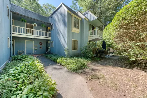 18 Coach Dr #18, Southington, CT 06489