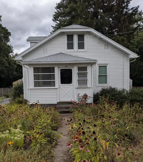 180 Griswold St, Glastonbury, CT 06033