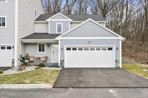 32 Spindrift Ln #32, Shelton, CT 06484