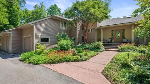 6 Summerwood Rd, Simsbury, CT 06092