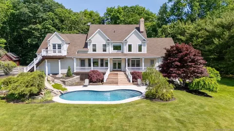 96 Big Horn Rd, Shelton, CT 06484