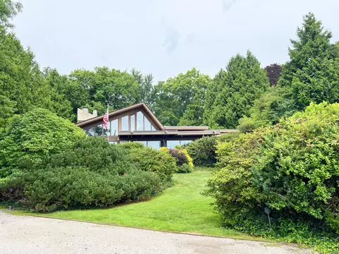925 Pequot Ave, New London, CT 06320