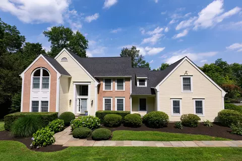 38 Rolling Hill Rd, Ridgefield, CT 06877